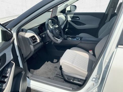 Used 2023 Nissan Rogue SV AWD/4WD image 9