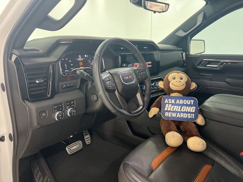 Used 2023 GMC Sierra 1500 AT4 w/ AT4 Premium Package image 9