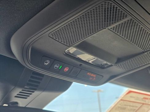Used 2025 Chevrolet Traverse LT FWD image 26