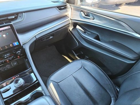 Used 2022 Jeep Grand Cherokee Limited image 15