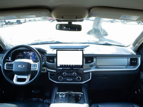 Used 2024 Ford Expedition XLT image 17