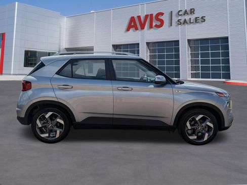 Used 2025 Hyundai Venue SEL image 5