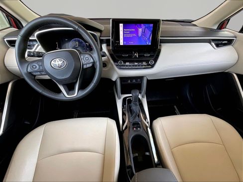 Used 2023 Toyota Corolla Cross XLE w/ Convenience Package AWD/4WD image 7