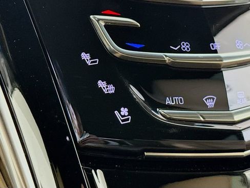 Used 2019 Cadillac Escalade ESV Platinum AWD/4WD image 21