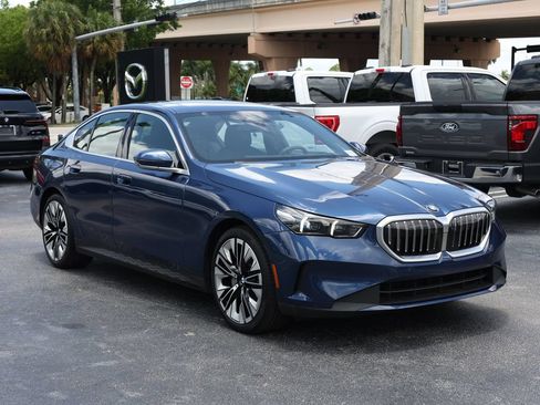 Used 2026 BMW 530i RWD image 2
