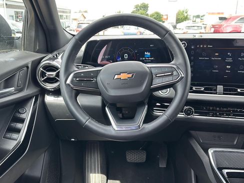 Used 2025 Chevrolet Equinox LT AWD/4WD image 8