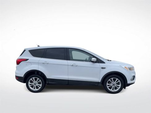 Used 2019 Ford Escape SE image 2