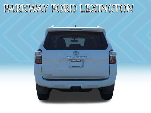 Used 2016 Toyota 4Runner SR5 image 6