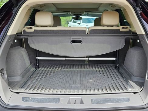 Used 2021 Cadillac XT5 Premium Luxury w/ LPO, Floor Liner Package FWD image 4