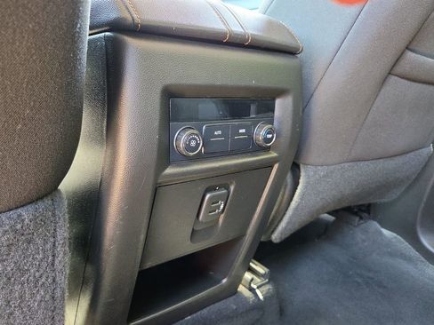 Used 2019 Chevrolet Traverse LT FWD image 16