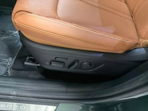 Used 2022 Kia Sorento SX Prestige w/ Rust Color Package AWD/4WD image 18