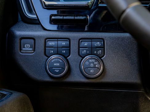 Used 2024 Chevrolet Silverado 3500 High Country w/ Technology Package image 21