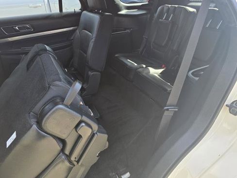 Used 2018 Ford Explorer XLT w/ Equipment Group 202A image 28