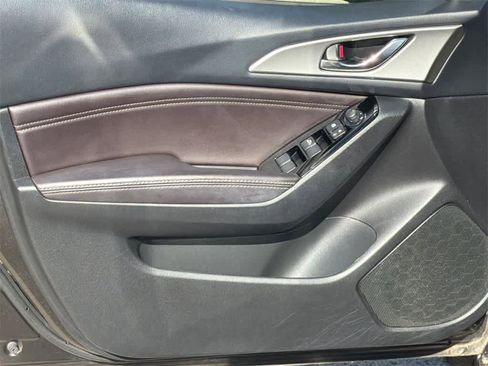 Used 2017 MAZDA MAZDA3 Touring image 11