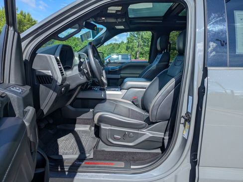 Used 2018 Ford F150 Raptor w/ Equipment Group 802A Luxury AWD/4WD image 12