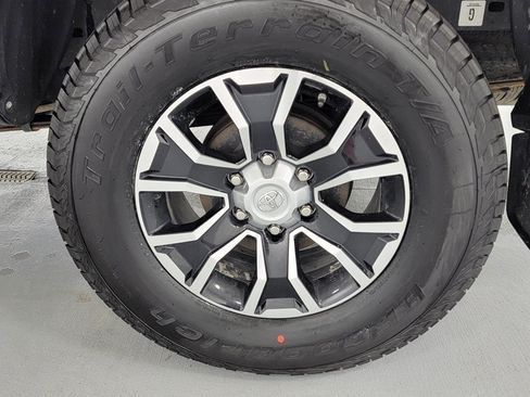 Used 2020 Toyota Tacoma TRD Sport w/ Technology Package AWD/4WD image 11