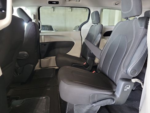 Used 2023 Chrysler Voyager LX FWD image 12