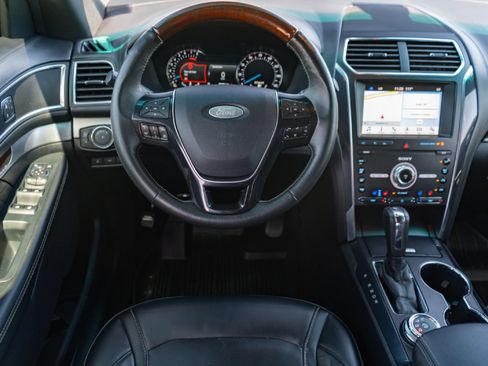 Used 2019 Ford Explorer Platinum AWD/4WD image 22