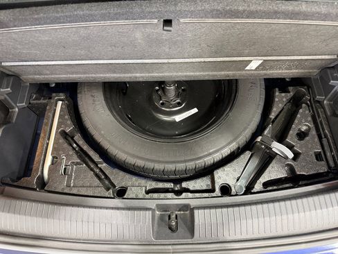 Used 2021 Volkswagen Tiguan SE image 53