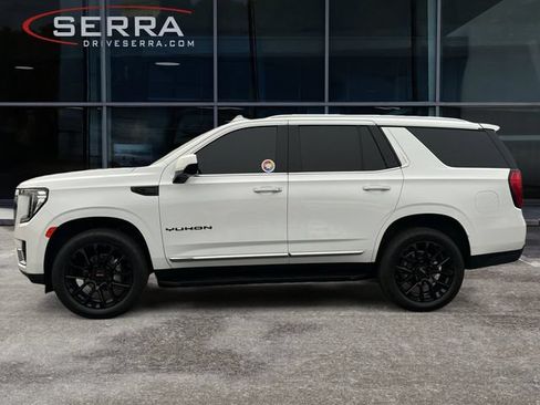 Used 2024 GMC Yukon SLT AWD/4WD image 2