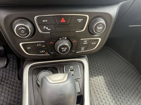 Used 2018 Jeep Compass Sport w/ Tech Group AWD/4WD image 27