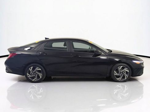 Used 2025 Hyundai Elantra SEL FWD image 4