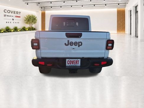 Used 2021 Jeep Gladiator Rubicon AWD/4WD image 12