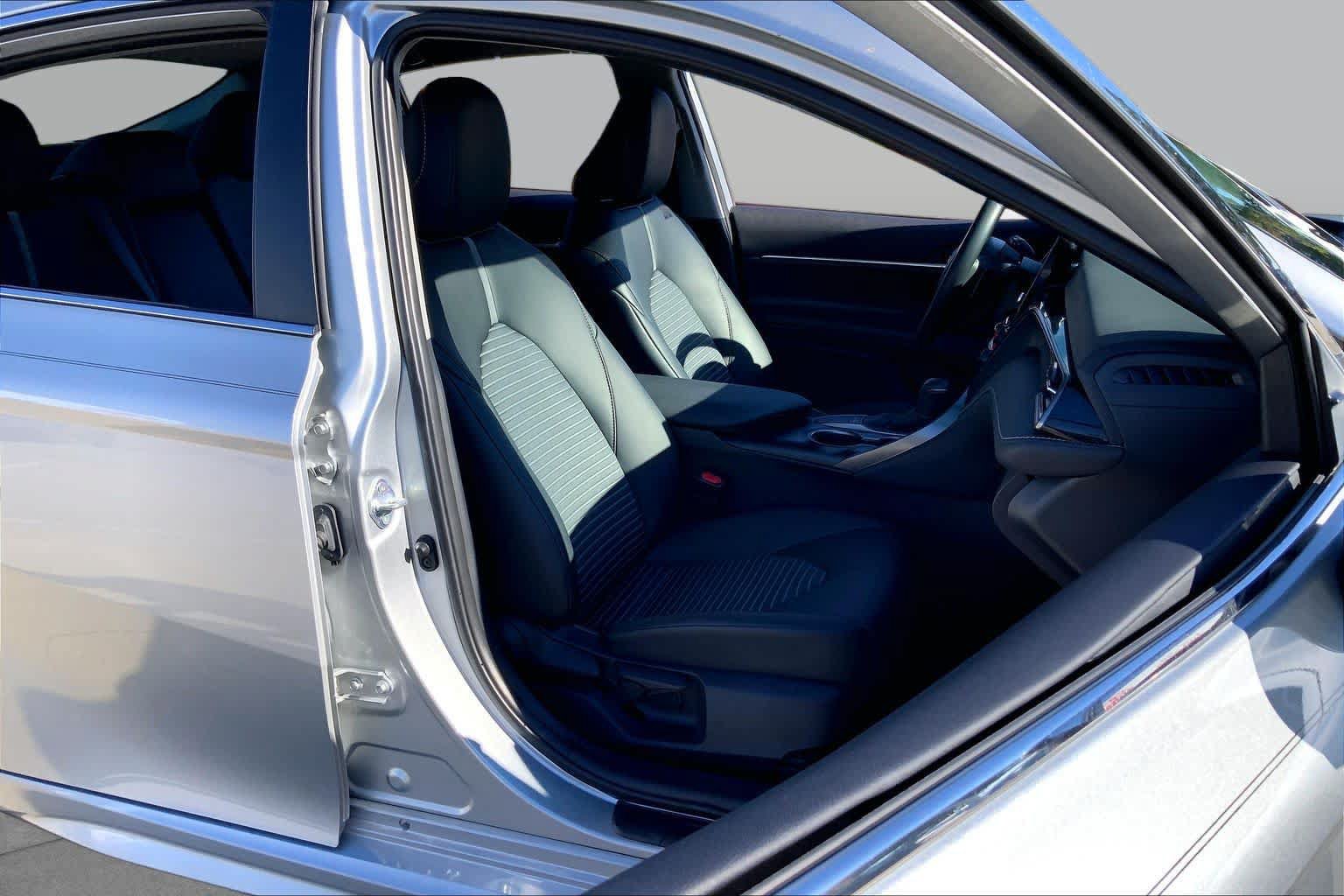 Used 2024 Toyota Camry SE FWD image 9