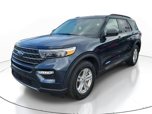 Used 2023 Ford Explorer XLT w/ Equipment Group 202A RWD image 4