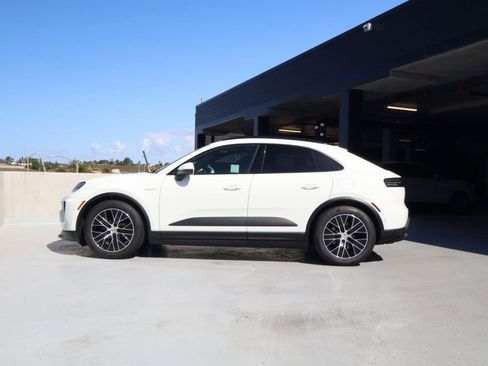 Certified 2025 Porsche Macan Electric RWD image 2