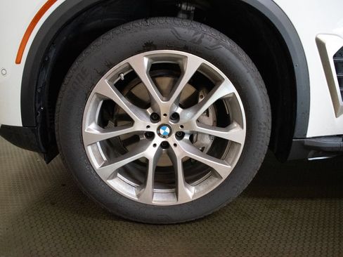Used 2024 BMW X5 xDrive40i w/ Premium Package AWD/4WD image 9
