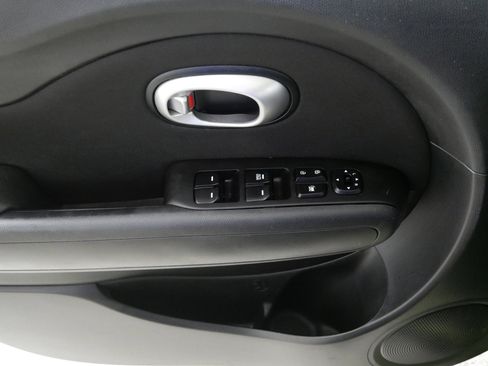Used 2015 Kia Soul FWD image 19