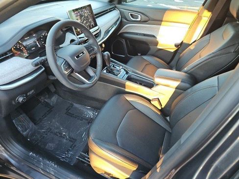 Used 2023 Jeep Compass Latitude image 20