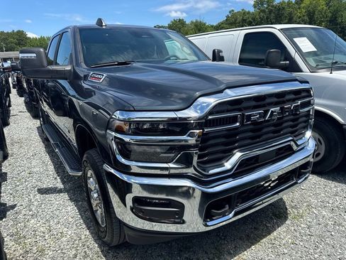 Used 2026 RAM 2500 Big Horn AWD/4WD image 2