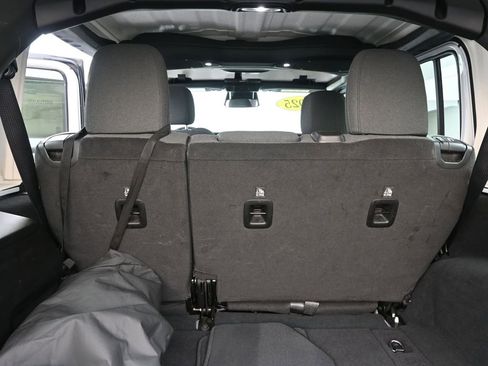 Used 2025 Jeep Wrangler Unlimited Rubicon image 33