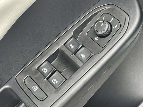 New 2026 Volkswagen Taos SE FWD image 19