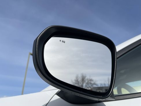 Used 2024 Chevrolet Trax RS w/ Sunroof Package image 10