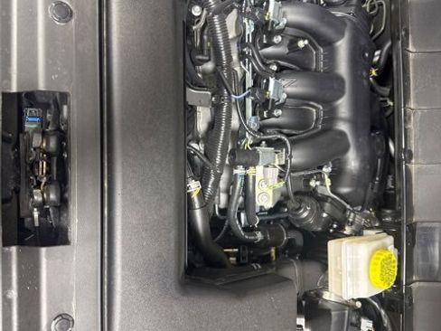 Used 2025 Nissan Pathfinder SL w/ SL Premium Package image 10