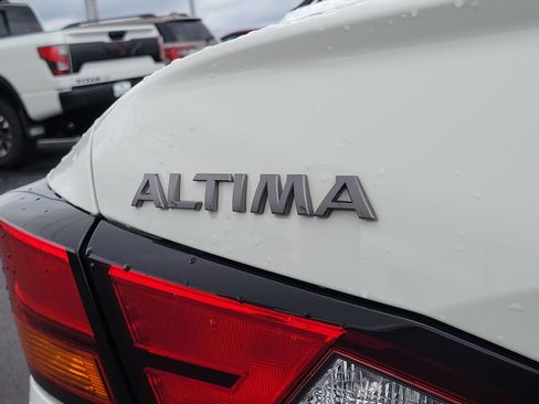 Used 2025 Nissan Altima 2.5 SV FWD image 6