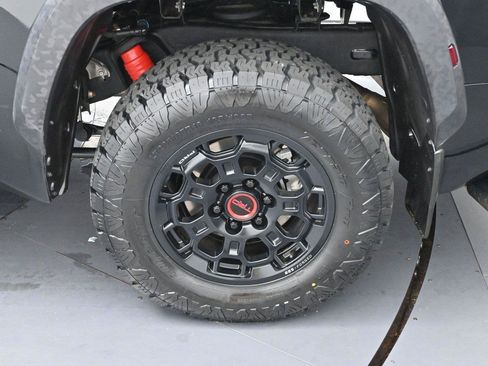 Used 2025 Toyota Tundra TRD Pro AWD/4WD image 32