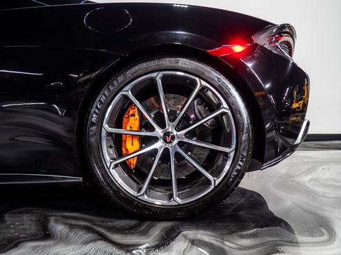 Used 2018 McLaren 570S Spider image 22