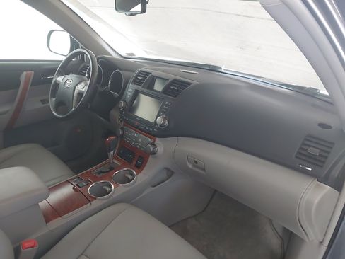 Used 2010 Toyota Highlander Limited AWD/4WD image 29