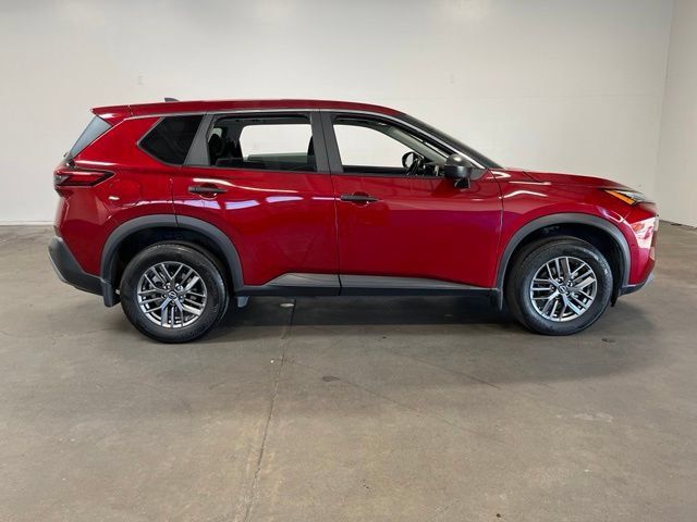 Used 2023 Nissan Rogue S AWD/4WD image 2