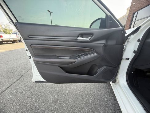 Used 2022 Nissan Altima 2.5 SR FWD image 16