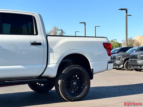 Used 2019 Nissan Titan SV w/ SV Convenience Package AWD/4WD image 9