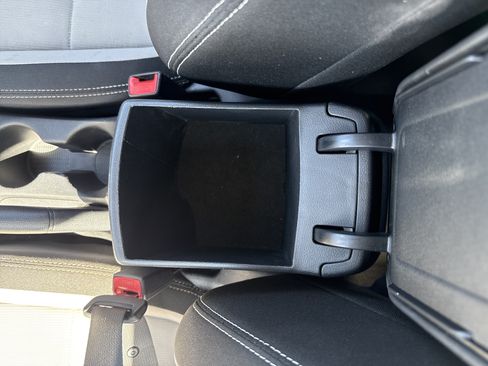 Used 2025 Hyundai Venue SEL FWD image 15