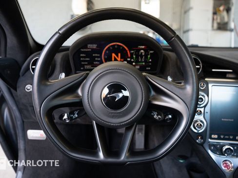 Used 2020 McLaren 720S Spider image 21