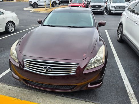 Used 2010 INFINITI G37 Base w/ Premium Pkg image 2