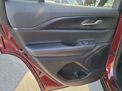 New 2025 Jeep Grand Cherokee Altitude image 9