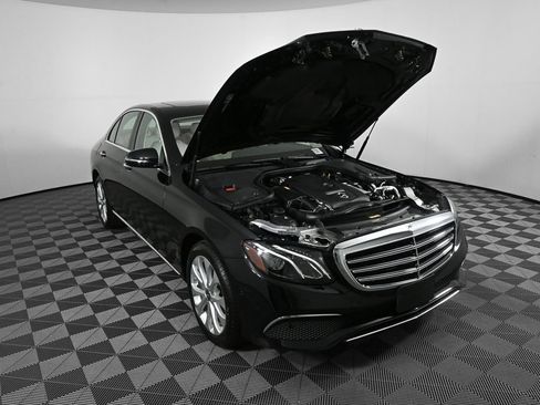 Certified 2017 Mercedes-Benz E 300 4MATIC image 33